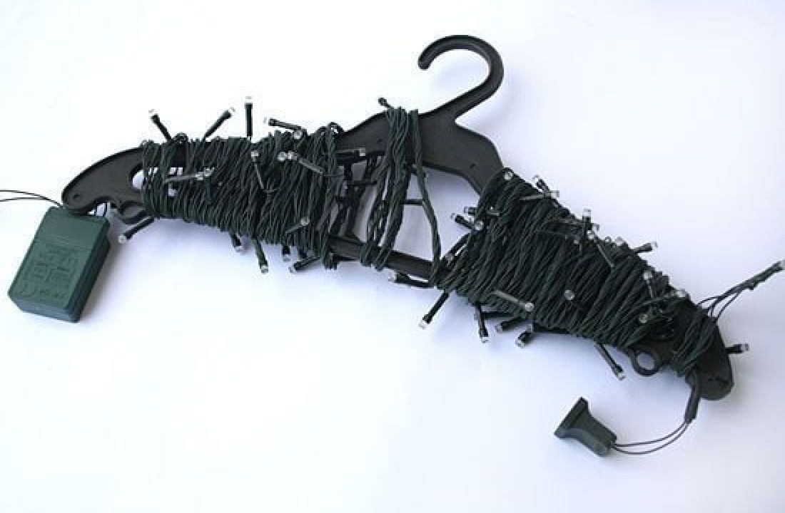 lichterkette_auf_kleiderbuegel_aufrollen